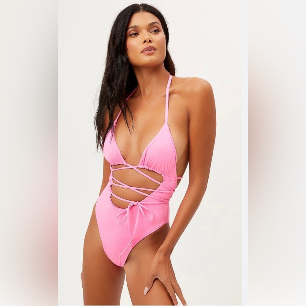 Frankie’s bikini Gemma One Piece in Color Pink Punch